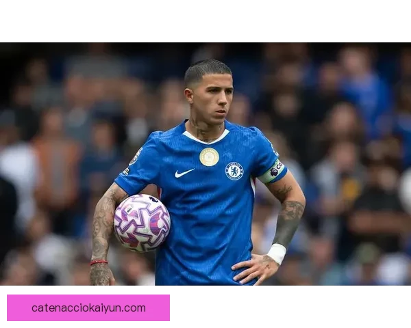 足球战术解析：如何应对对方压迫与控制比赛节奏